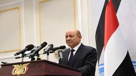 العليمي يتهم الحوثيين بالمقامرة بمصالح الشعب ويؤكد...