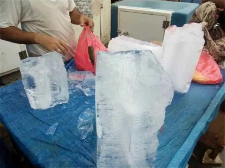 صيف اليمن... الثلج بديل صعب المنال لتعويض غياب الك...