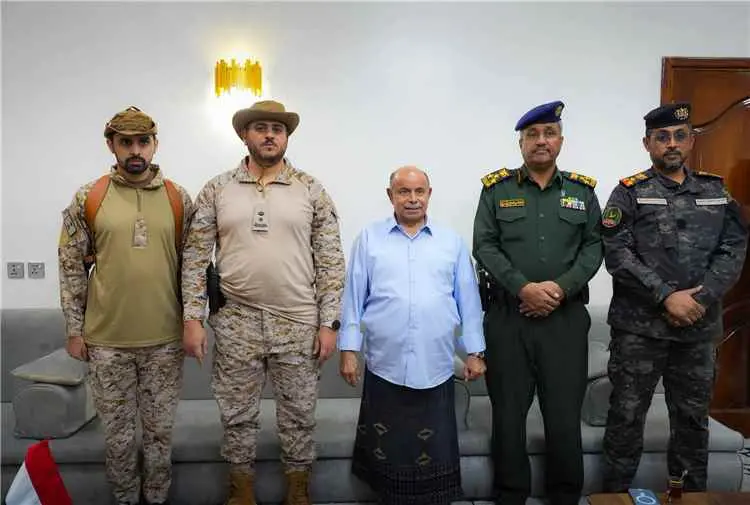 الخنبشي وقيادة قوات التحالف بحضرموت والمهرة يكرمون...