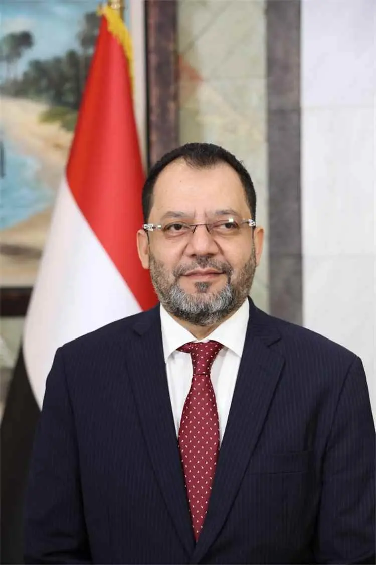 وزير الكهرباء: استهداف ناقلات النفط يكشف الحوثيين...