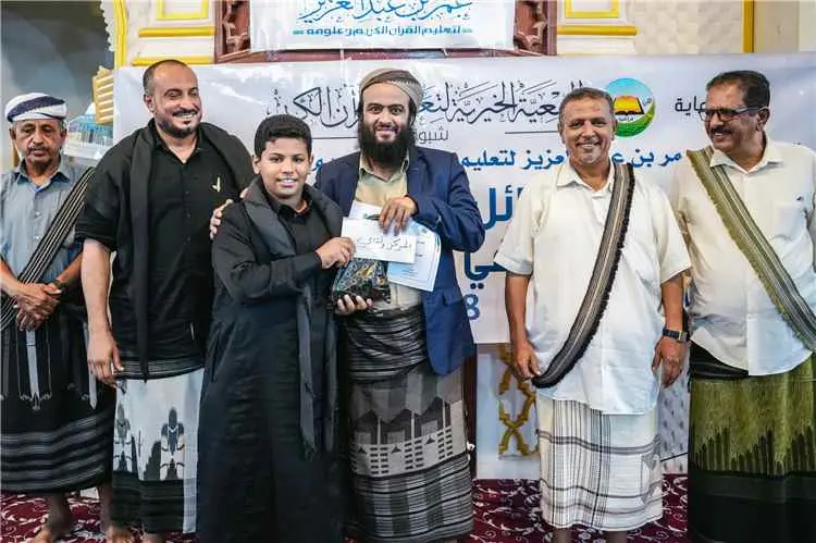 مدير أوقاف عتق: المسيرة القرآنية الحو-ثية لا علاقة...