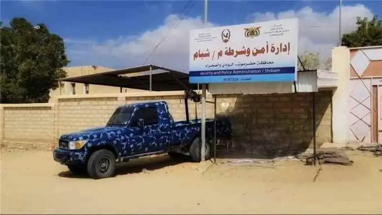 شرطة مديرية شبام تضبط متهمين بسرقة دراجة نارية وآخ...