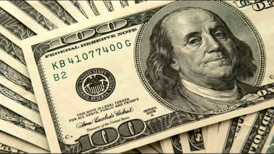 سعر الدولار يهوي أمام العملات العالمية بعد تراجع ا...