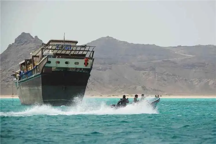 الحوثيون يوظفون تصعيدهم في البحر الأحمر لتوسيع الت...