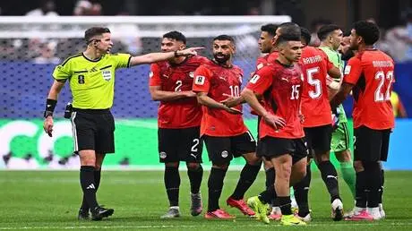 الحكم المصري أمين عمر يكشف كواليس حديثه مع حكم مبا...