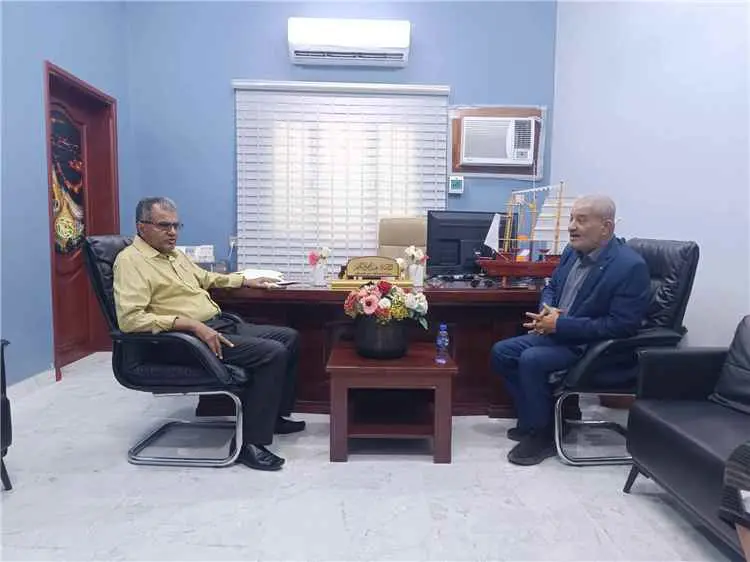 مدير عام المعلا ورئيس مصلحة الأحوال المدنية يبحثان...