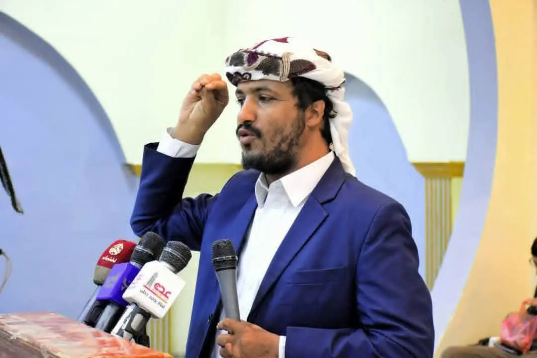 يلبس سروالاً فوق سروال لتجنب الكابلات.. شهادة حية...