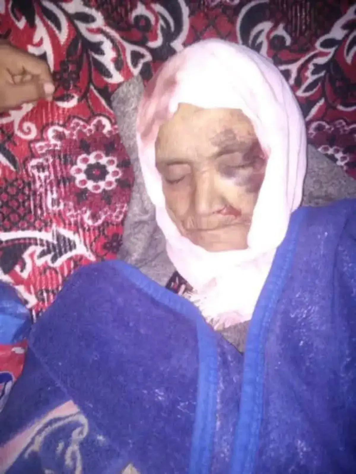 وفاة مسنة وإصابة ابنتها بانهيار منزل جراء الأمطار...