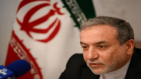 عراقجي يبحث مع نظيريه السعودي والعماني أمن مضيق هر...