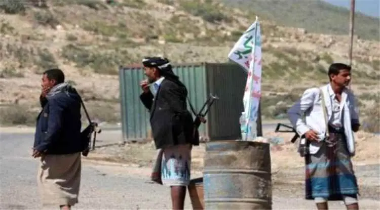 الحوثيون يحولون طرق إب إلى ثكنات عسكرية وسط انتشار...