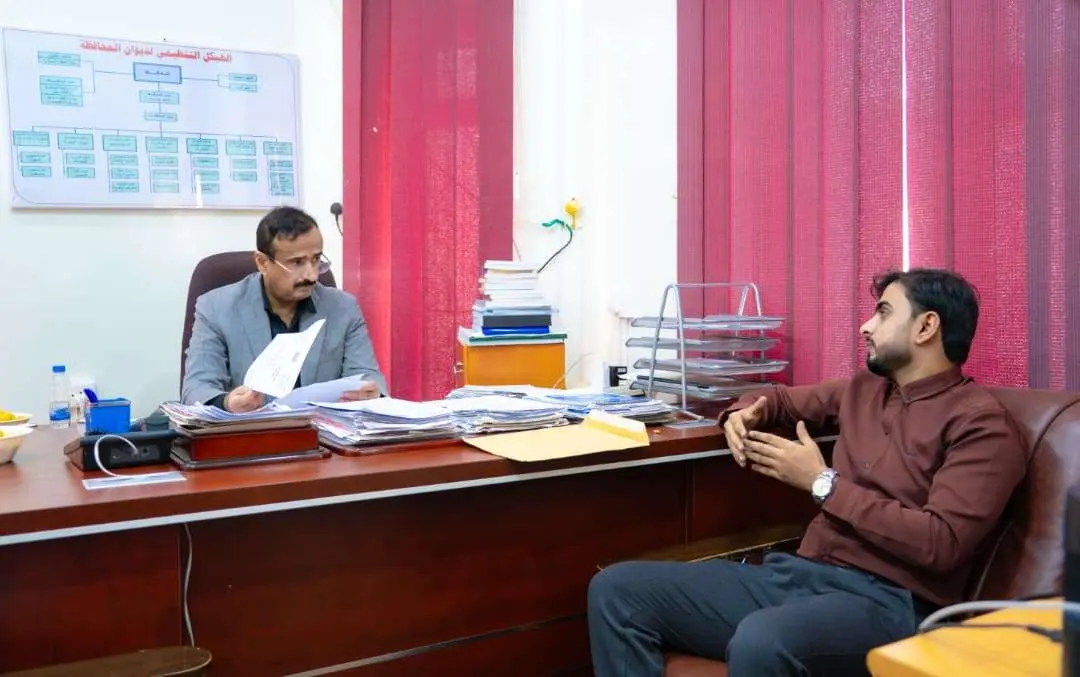 المحافظ بن الوزير يطّلع على مستوى التحصيل العلمي لطلاب المنحة الدراسية بكلية الطب بجامعة حضرموت