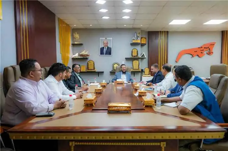 محافظ العاصمة عدن يناقش مع مسؤولي برنامج الأمم الم...