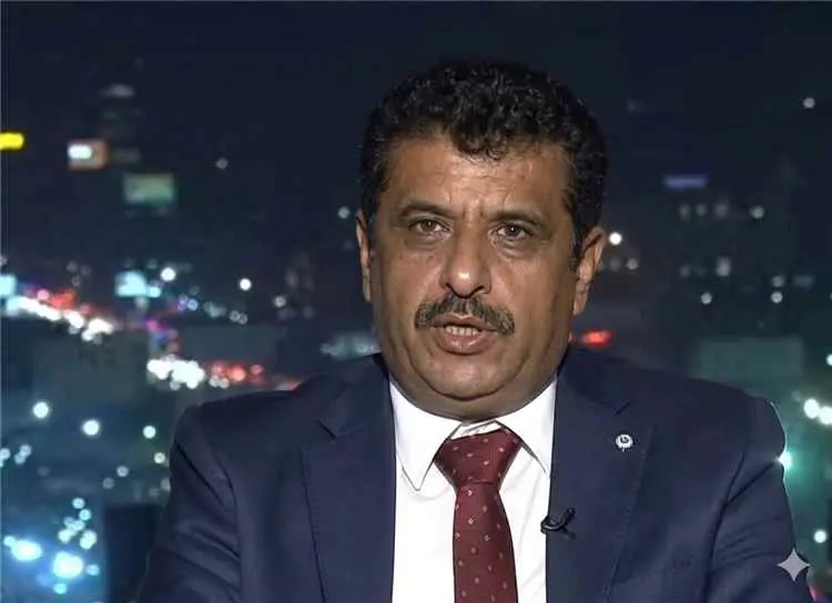 قيادي مؤتمري يجدد دعم قرارات الرئيس العليمي ويدعو...