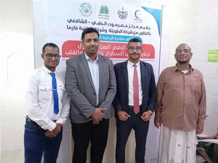 مدير عام مكتب الصحة بساحل حضرموت يدشن المخيم الطبي...