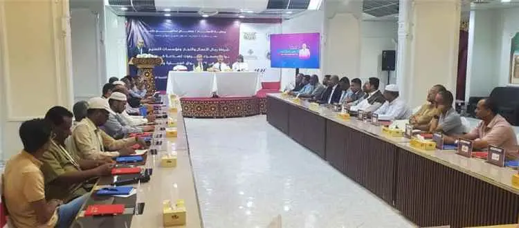 وكيل حضرموت يؤكد أهمية تعزيز الشراكة بين القطاع ال...