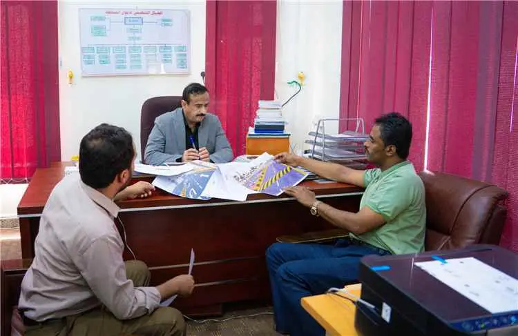 محافظ شبوة، يكشف عن رؤية استراتيجية لإحداث نقلة حض...
