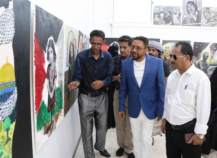 باسليم يفتتح معرض تشكيلي بعدن