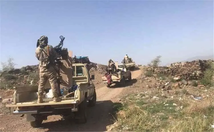 الحوثيون يدفعون بتعزيزات عسكرية تحسباً لأي معركة م...