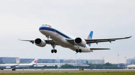 الصين تختبر نسخة مطوّرة من طائرة C919 المدنية