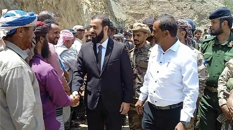 محافظ أبين يزور سرار يافع ويدشن مشروع إعادة تأهيل...