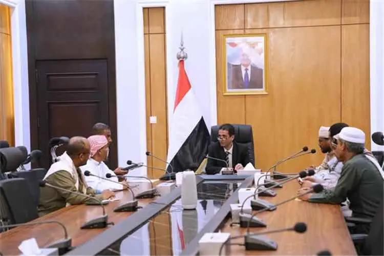 الوكيل العطاس يناقش أوضاع التعليم بالوادي والصحراء ويؤكد حرص السلطة المحلية على معالجة قضايا المعلمين