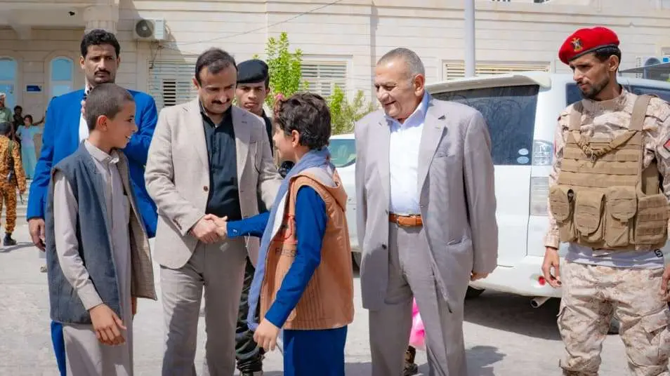 محافظ شبوة يشيد بالدعم السعودي السخي لتشغيل مستشفى...