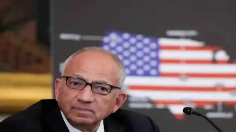 جياني إنفانتينو يتلقى ضربة من كبير مستشاريه