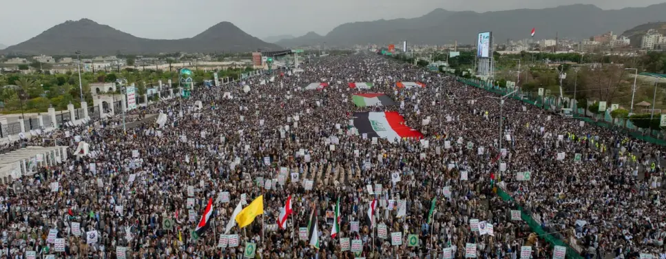 حشود ميدان السبعين بصنعاء تؤكد الاستمرار في معادلة...