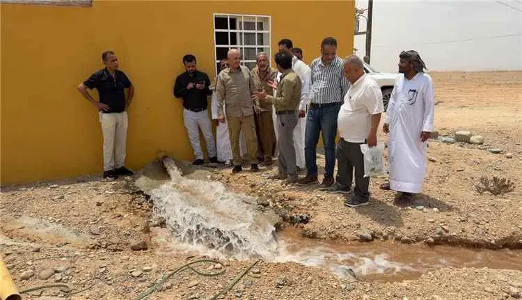 الوزير الشرجبي يتفقد حقل مياه فوري غرب مدينة الغيض...