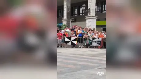 شاهد.. استقبال رئيس الوزراء الإسباني بصيحات الاسته...