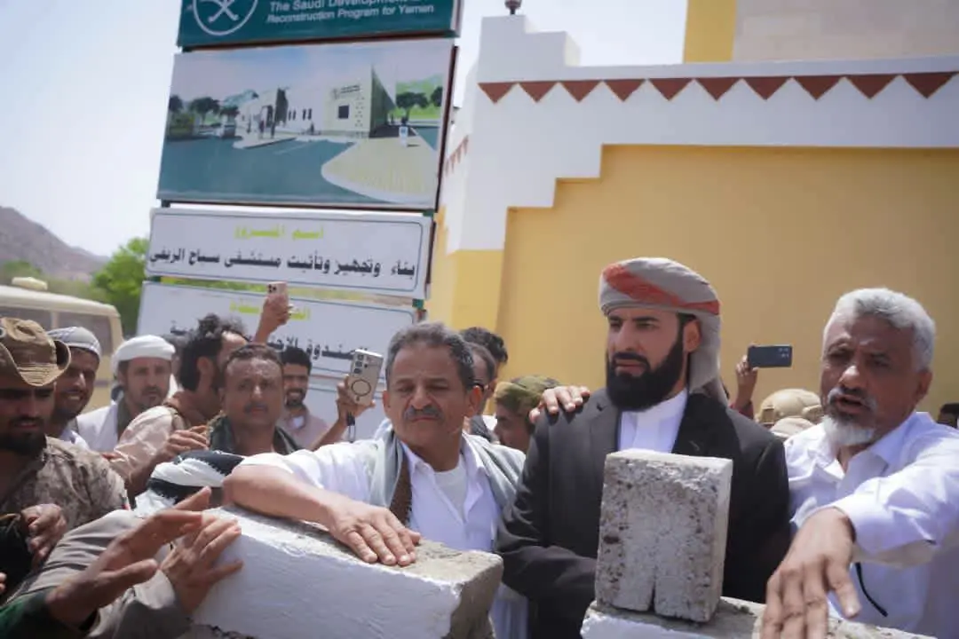 محافظ أبين يضع حجر الأساس لمشروع إنشاء وتجهيز مبنى...