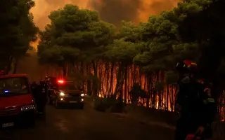 نحو 200 ألف فرنسي يعودون لمنازلهم وحرائق جديدة تجبر الآلاف على الفرار