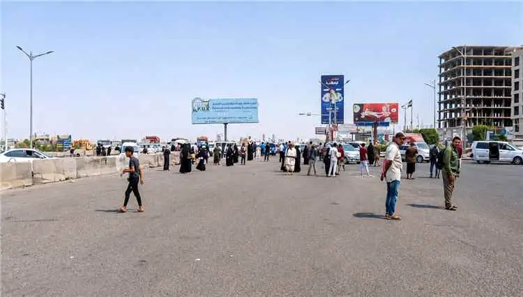 أزمة مواصلات خانقة في عدن(فيديو)