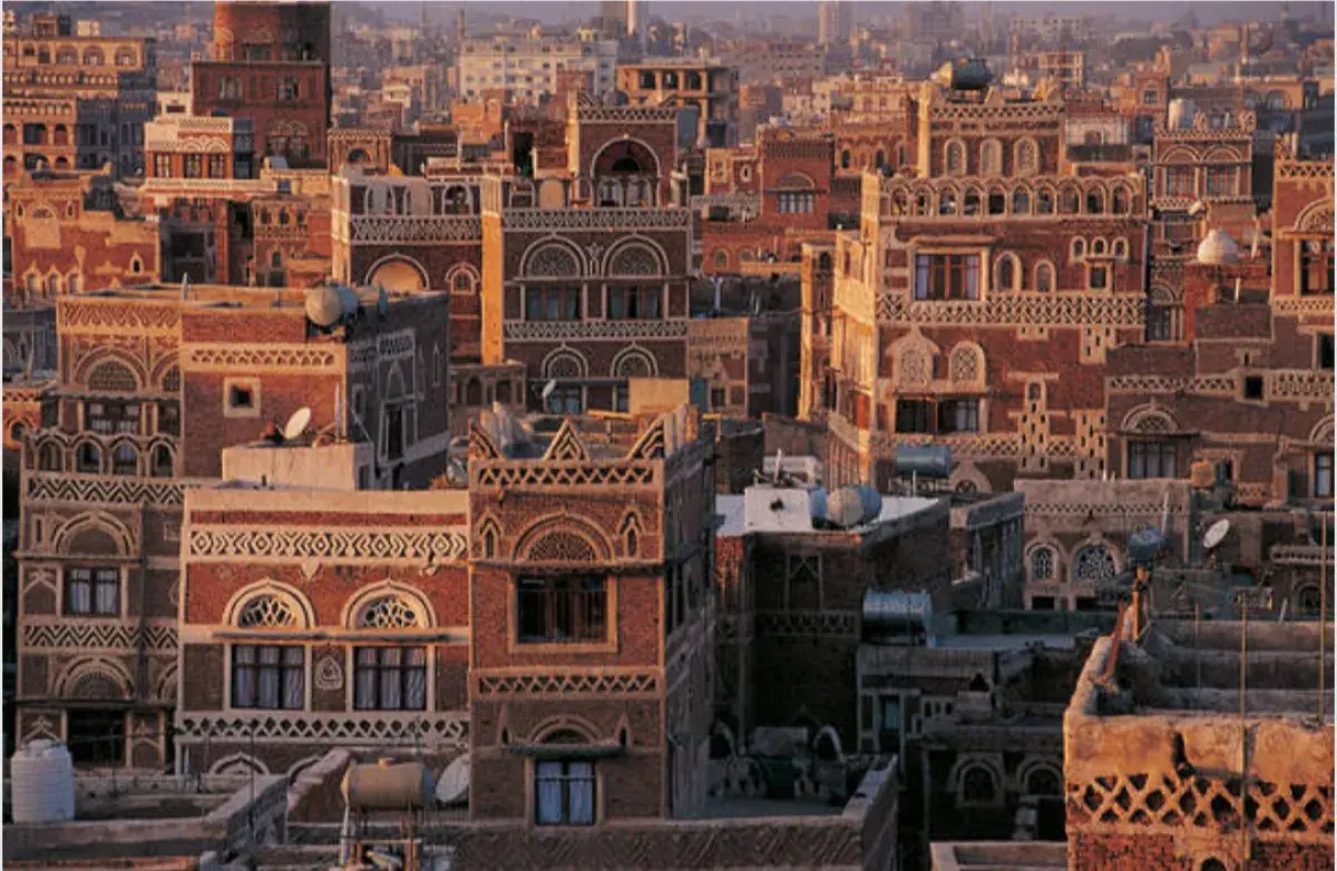 عصابة حوثية تعترض موزع أدوية في صنعاء وتنهب شحنة و...