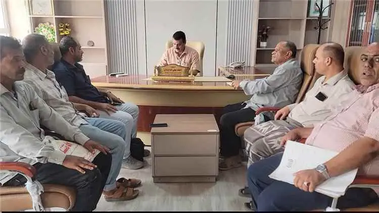 مدير عام البريقة يبرم عقود لتنفيذ ( 5 ) مشاريع خدم...