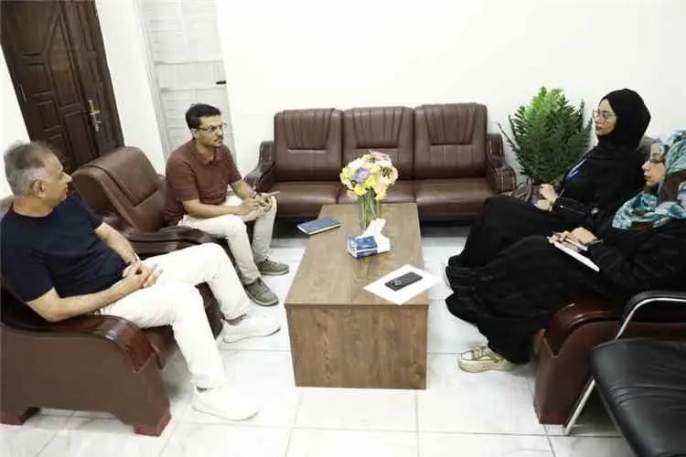 مدير عام التعليم الفني بعدن يناقش مع "مؤسسة رنين!" استكمال ترميم مختبرات "التجاري" وخطة التدخلات المقبلة بـ "البحري"