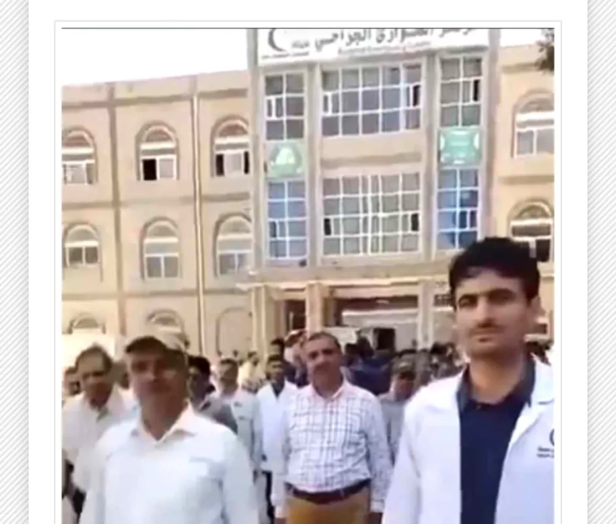 وسط سخرية واسعة .. قيادي حوثي يبشر كوادر مستشفى ال...
