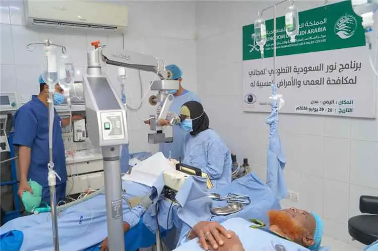 مركز الملك سلمان يختتم مشروع "نور السعودية" بإجراء...