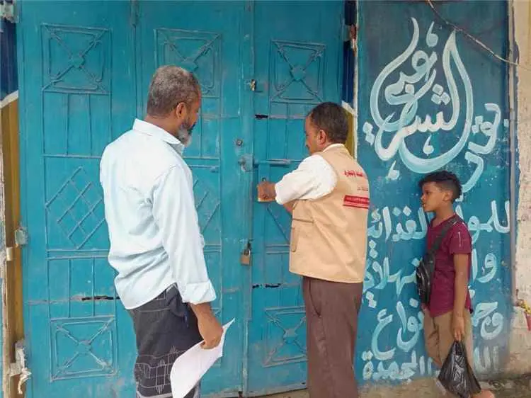 صناعة دارسعد" بعدن تغلق محلين تجاريين تنفيذاً لتوج...