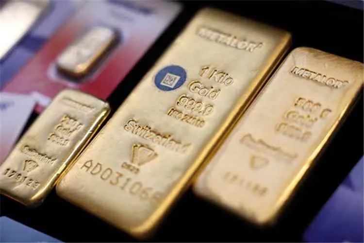 أسعار الذهب تحقق مكاسب جديدة مع تراجع سعر النفط