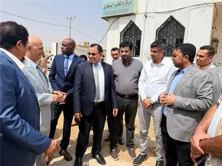 وزيرا الزراعة والمياه يتفقدان سير العمل في مشروع إعادة تأهيل المركز والمختبر البيطري بالغيضة