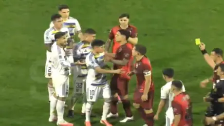 تصرف باريديس خلال مواجهة بوكا جونيورز وأولد بويز ي...