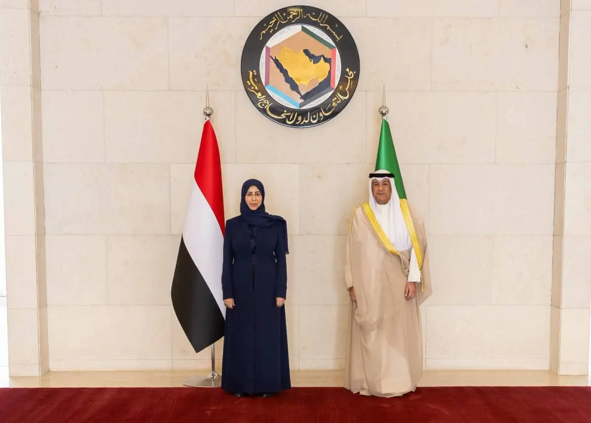 وزيرة الخارجية وأمين عام مجلس التعاون يبحثان تعزيز التعاون والتنسيق حول تطورات المنطقة
