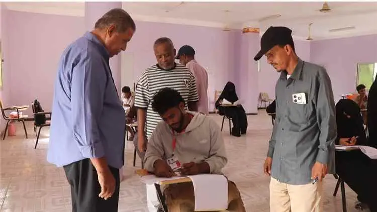 الجحيني يتفقد سير الاختبارات الوزارية النهائية بال...