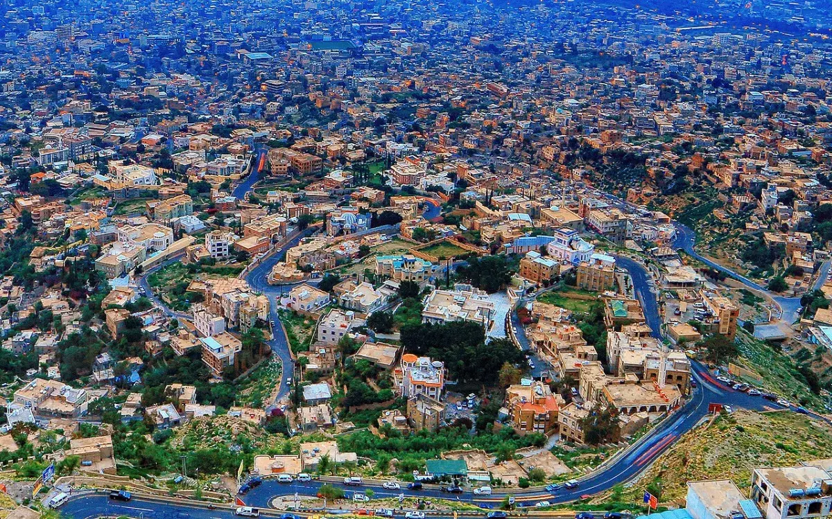 تفاوت رواتب القوات الحكومية يذكر بوصف مسؤول اخواني لتعز بـ"القطاع المنفصل"