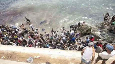 المغرب يؤكد سيادته في تدبير ملف الهجرة ويرفض أن يك...