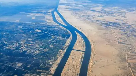 ناقلات النفط والغاز تسجل عبورا غير مسبوق في مصر