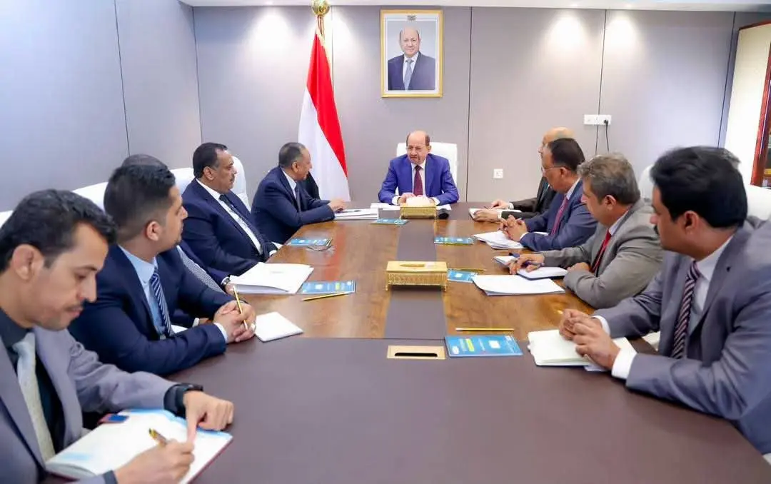 رئيس الوزراء يترأس اجتماعاً مشتركاً لقيادتي الصناع...