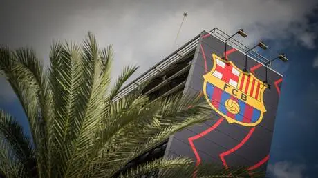 رسميا.. برشلونة يعلن رحيل حارس مرماه