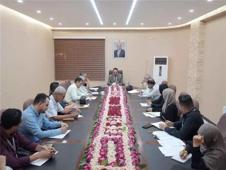 وزير الأشغال يترأس اجتماع مجلس الوزارة ويقر عدداً...